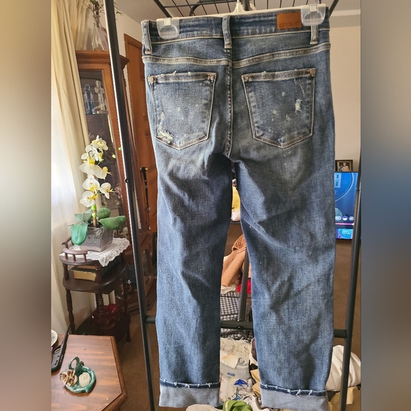 New. Distressed, Cuffed, Boydriend Cut Blue Jeans. - Picture 5 of 10